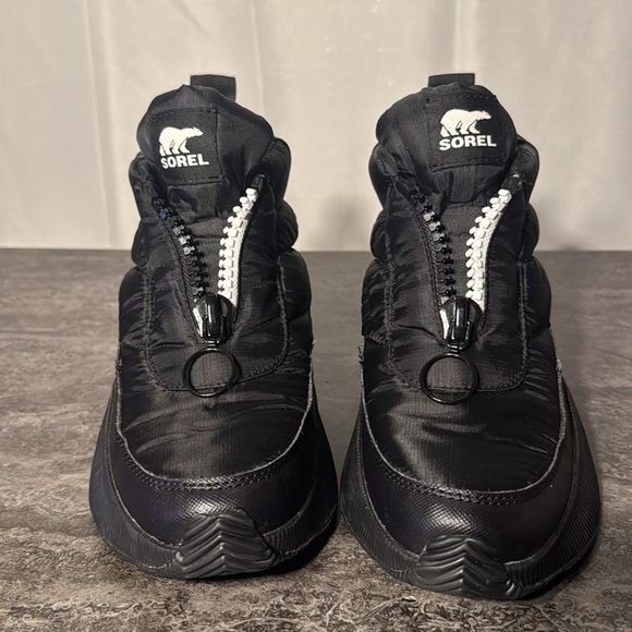 Sorel Women’s Black Out N About III Puffy Zip Boot Sneaker. Size 8 - Picture 4 of 10